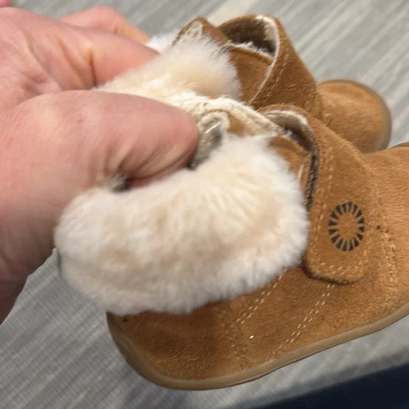 Excellent like new condition Baby Uggs with rubber soles Size 5